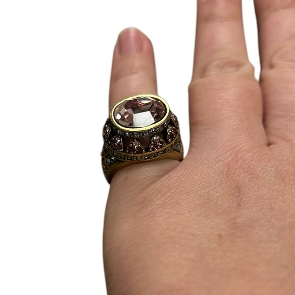 Vintage Heidi Daus pink purple brass tone statement ring w/ faceted dome, size 6 - Picture 8 of 8